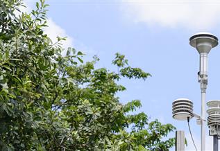 氣象信息系統在總體建設上采用業(yè)務(wù)與網(wǎng)絡(luò )分層構建、利用2G/4G無(wú)線(xiàn)網(wǎng)絡(luò )技術(shù)，保證網(wǎng)絡(luò )的互聯(lián)互通性，所采用的設備以及網(wǎng)絡(luò )構架都具有良好可擴展性，可以根據后續發(fā)展的需求，在不改變現有組網(wǎng)方案的情況下，通...